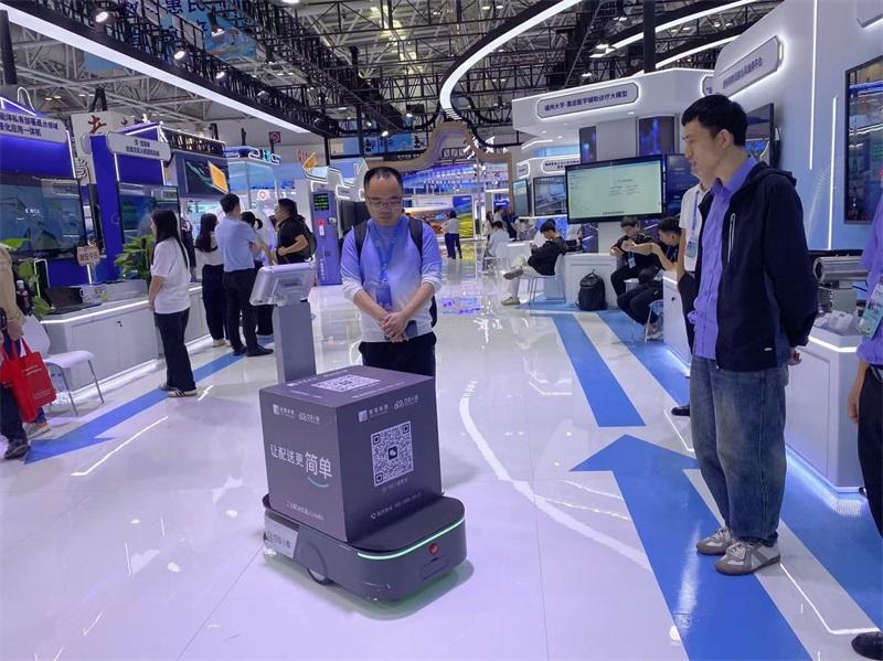 峰会一线观察从“展品”到“场景”“黑科技”加速融入福建千行百业(图1)