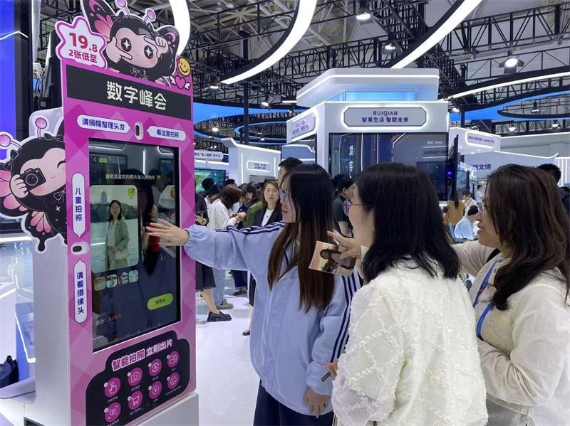 峰会一线观察从“展品”到“场景”“黑科技”加速融入福建千行百业(图5)